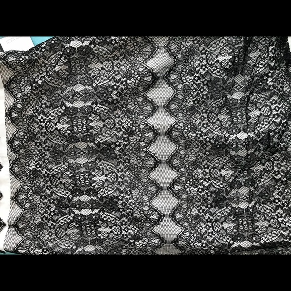 Black and cream colored dress with lace - Picture 3 of 7